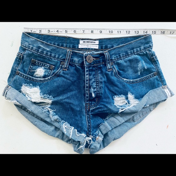 One teaspoon shorts, cute comfy and ready for beachy summer days. - Picture 2 of 5